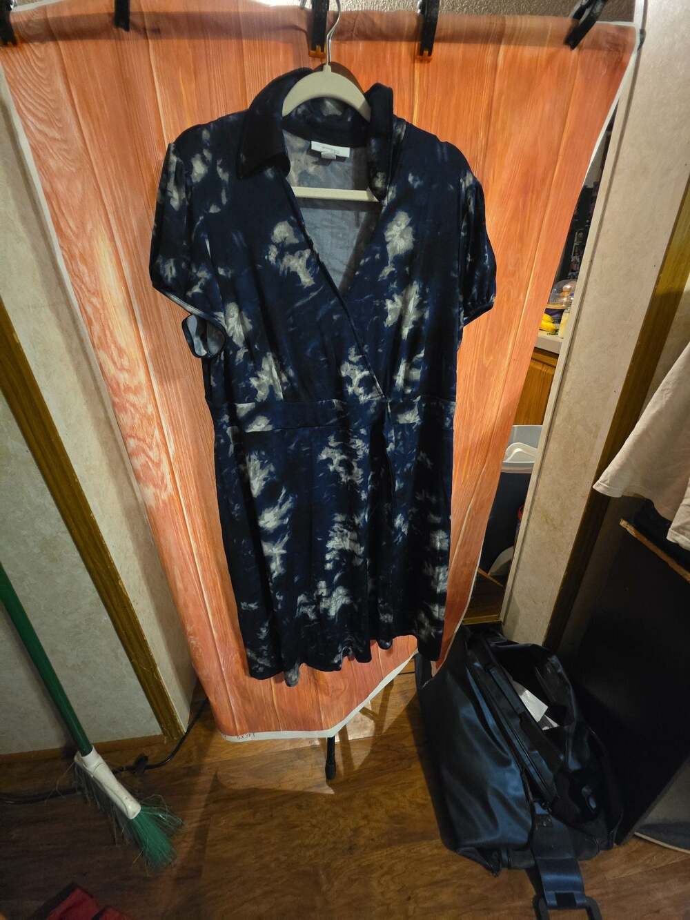 dressbarn woman Short Sleeve Blue Tie Dye Wrap Dress with Collar Size 18W